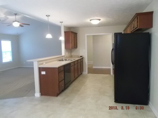 Building Photo - This Divine 3 Bedroom 2 Bathroom Home Is R...