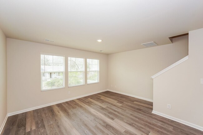 Foto del edificio - 3-Bedroom, 3.5 Bath Townhome for Rent in Mooresville, NC | Attached Garage & Modern Kitchen