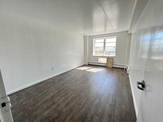 Building Photo - 221 Beach 80th St