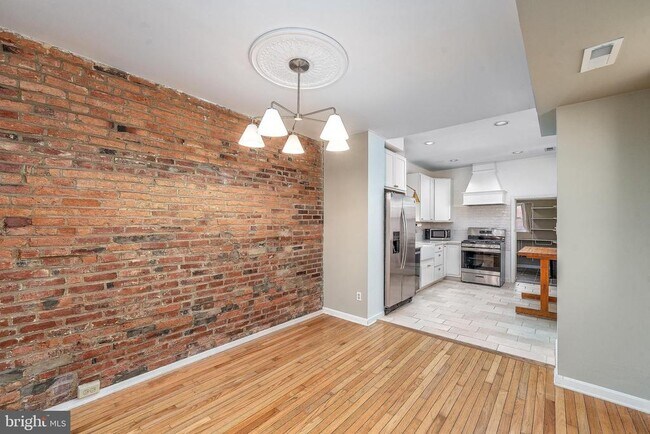 Building Photo - 306 S Washington St