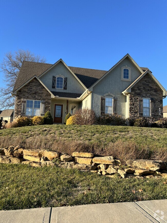 Apartments For Rent in Sweet Springs, MO with Parking 2 Rentals