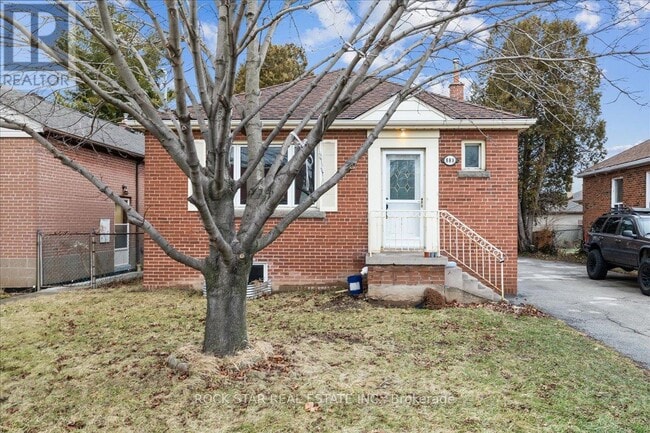 Building Photo - 889 Fennell Ave E