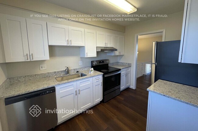 Building Photo - 432 S Victor Way