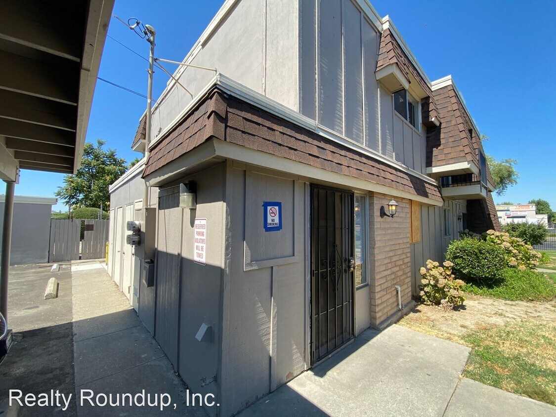 Foto principal - 2 br, 1.5 bath House - 5674 Hillsdale Blvd
