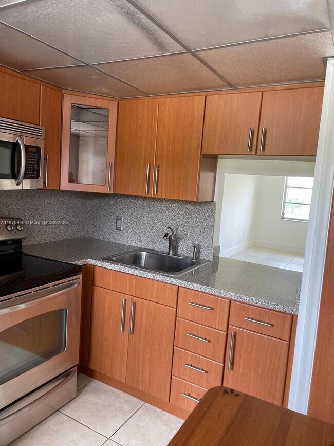 Foto del edificio - 2815 NE 201st Terrace