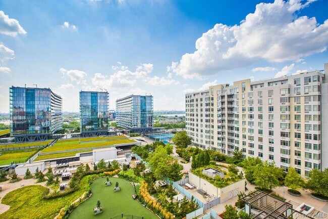 Foto del edificio - 131-01 40th Rd