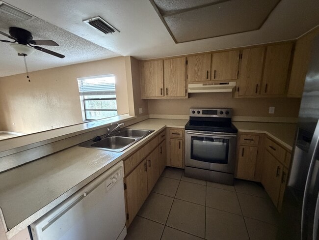 Foto del edificio - 1040 June Dr