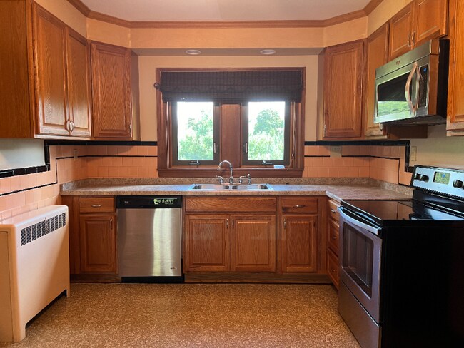 Building Photo - 25 Locust Ave