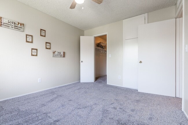 Building Photo - Hunter's Landing Apartments