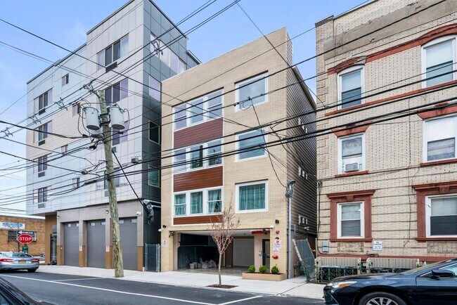 Building Photo - 574 56th St