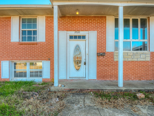 Building Photo - 2520 SW 68th St