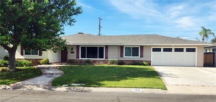 Building Photo - 1429 W Beverly Dr