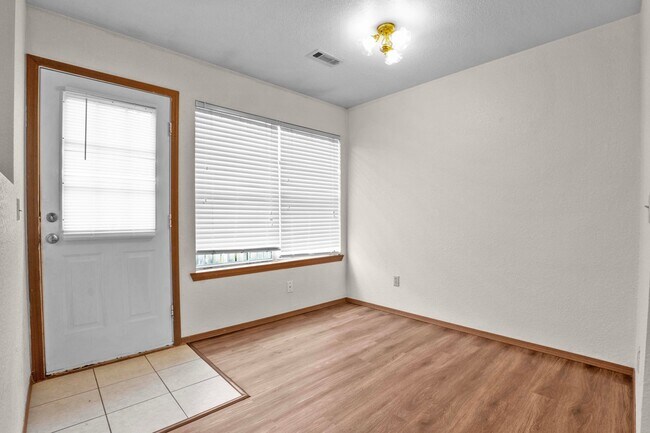 Building Photo - Dawn Dr. 1460 -1462