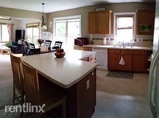 Building Photo - 5 br, 3.5 bath House - 4010 Pheasant Run
