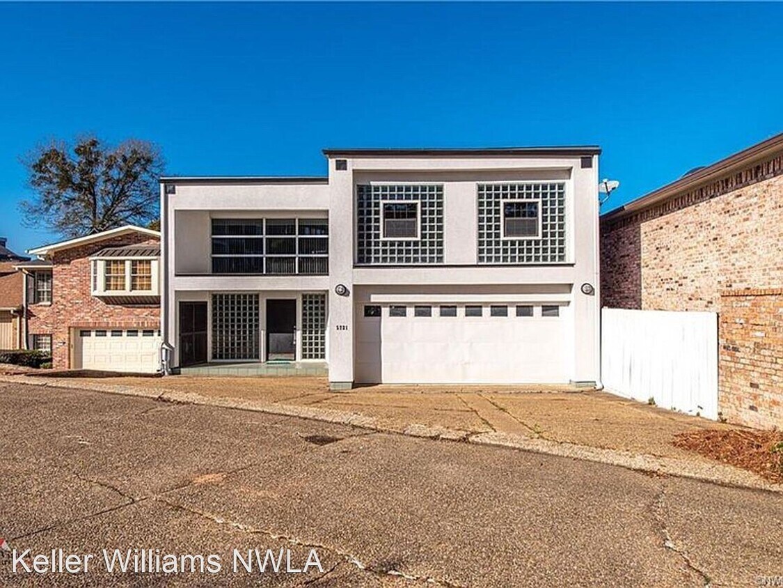 Primary Photo - 3 br, 2.5 bath House - 5721 Lakefront Dr