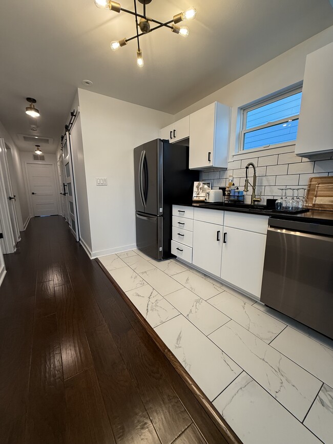 Kitchen - 1741 Jourdan Ave