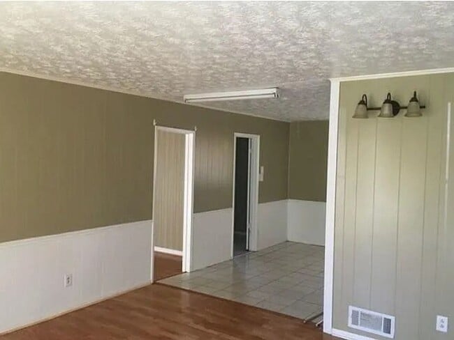 Building Photo - 3 Bed 2 Bath in Jonesboro!