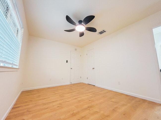 Building Photo - 1815 Gracy Farms Ln