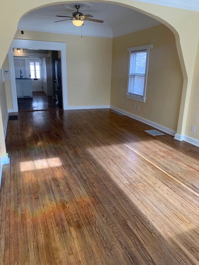 Foto del edificio - 212 Teller Ave