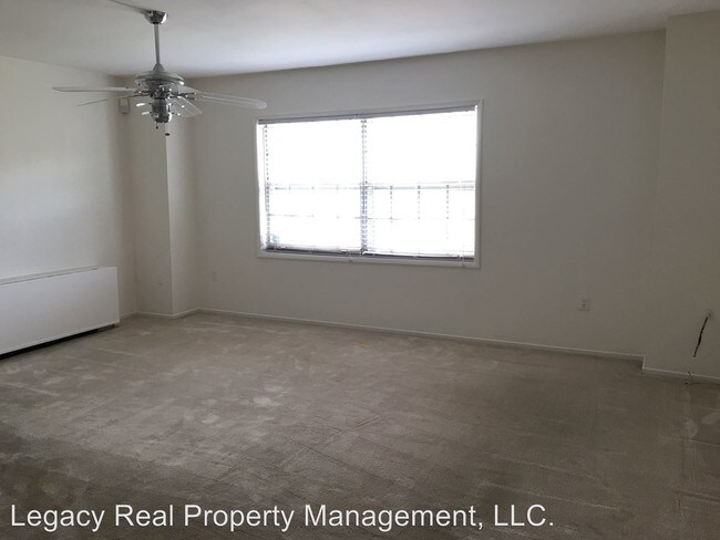 Building Photo - 4421 Romlon St
