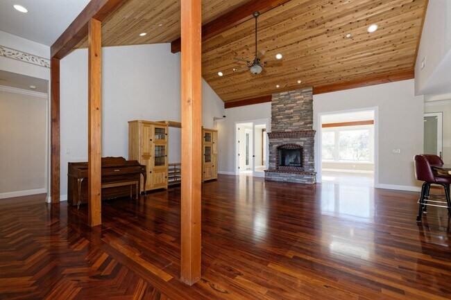 Building Photo - 3 br, 3 bath House - 3025 Godfrey Ave