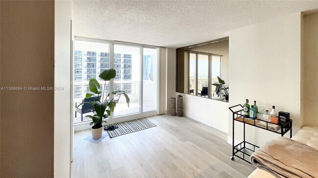 Foto del edificio - 1717 N Bayshore Dr
