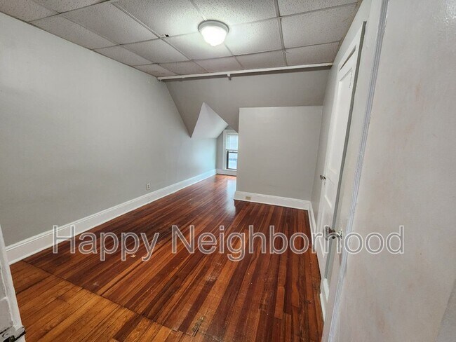 Foto del edificio - 130 Bradley Ave