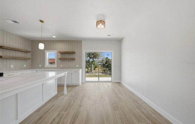 Foto del edificio - 3320 Palm Dr