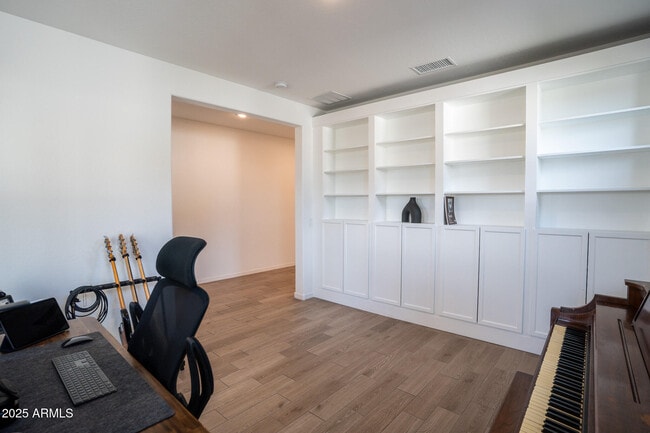 Building Photo - 4368 N Pioneer Dr