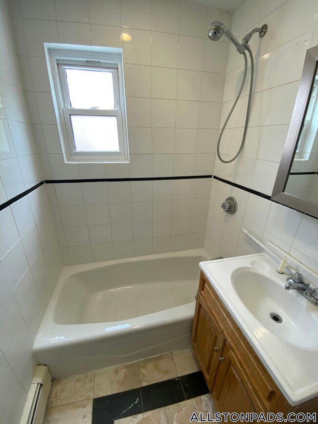 Building Photo - 25 Everett St