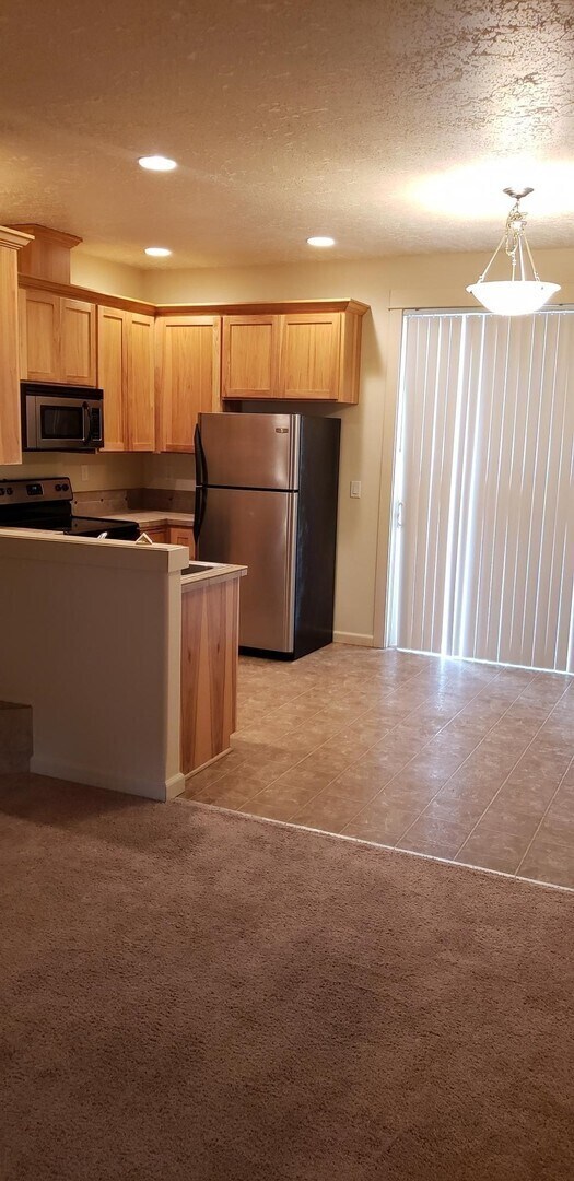 Foto del edificio - Warm And Inviting Three Bedroom Townhomes!