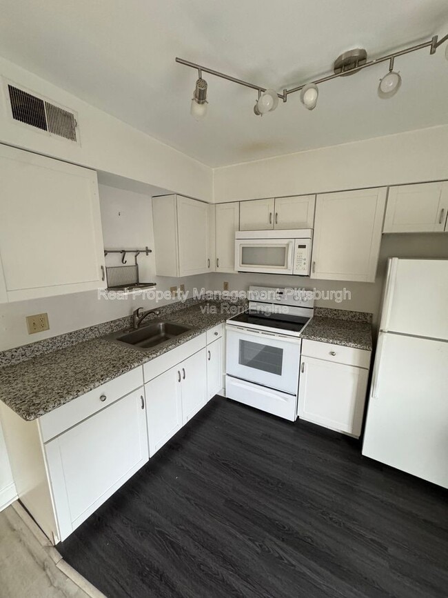 Building Photo - 3271 Niagara Square