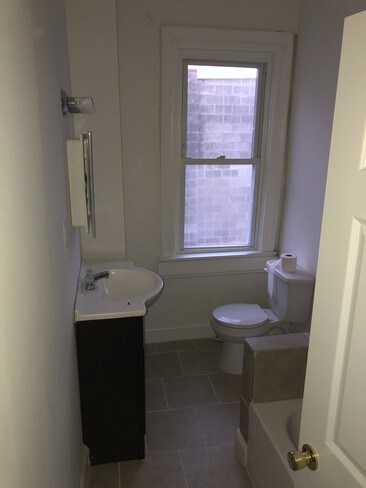 Foto del edificio - 706 E 43rd St