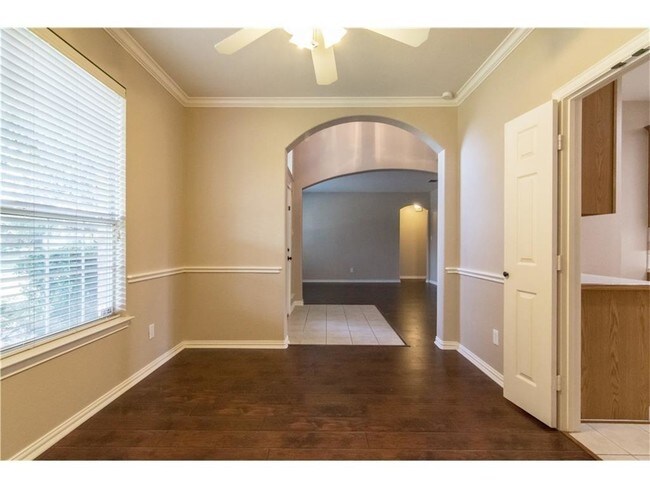Building Photo - 1719 Clarke Springs Dr