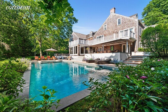 Foto del edificio - 120 Edge of Woods Rd