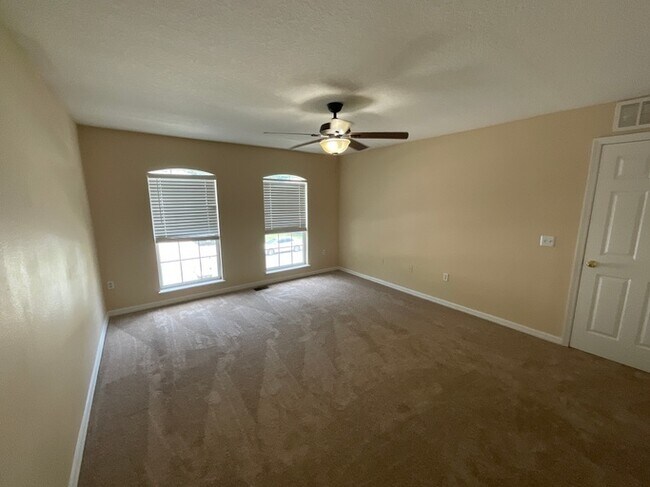 Building Photo - 7409 Palm Hills Dr