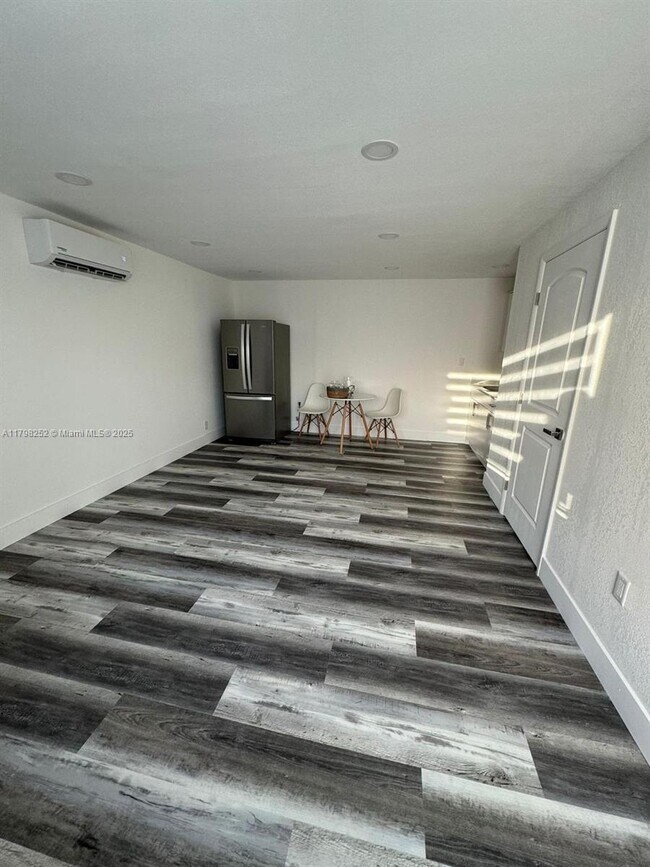 Foto del edificio - 17621 NW 42nd Ave