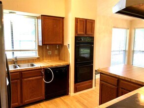 Building Photo - 15650 Pebble Lake Dr