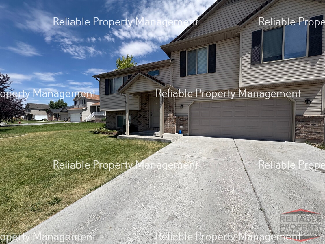 Primary Photo - 1060 Stevens Dr