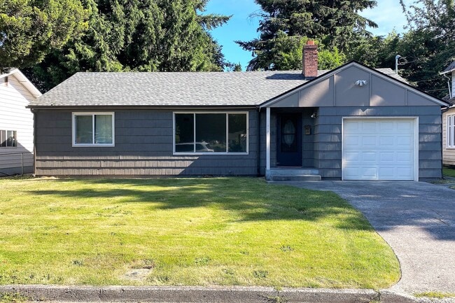 Building Photo - 419 7th Ave NE