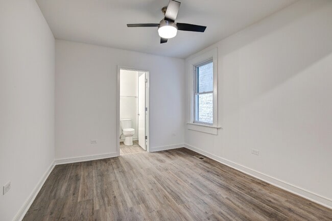 Building Photo - Gorgeous, Renovated 1/1bth Wicker Park, Avail 7/1