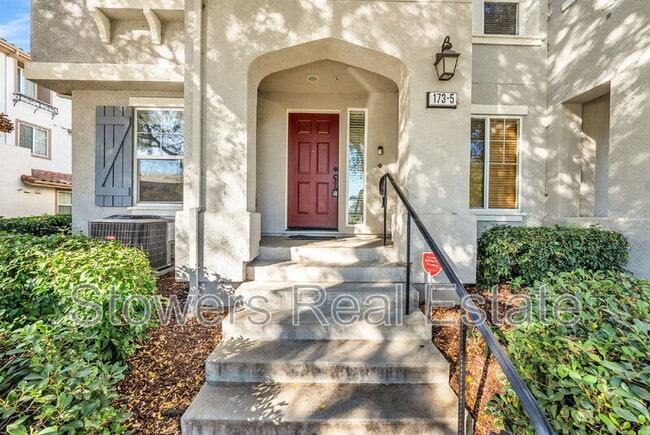 Building Photo - 173 Heligan Ln