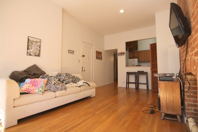 Building Photo - 161 W 80th St