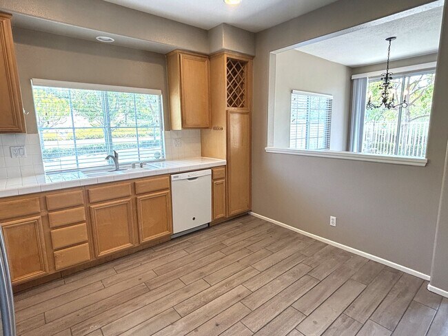 Foto del edificio - Your Dream Home Awaits in Summit Park – Br...