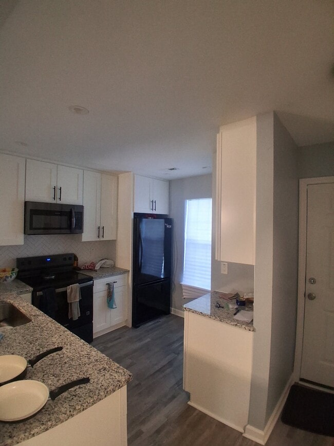 Building Photo - 104 Bay Colony Ct