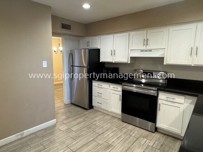 Building Photo - 1118 W Muriel Dr