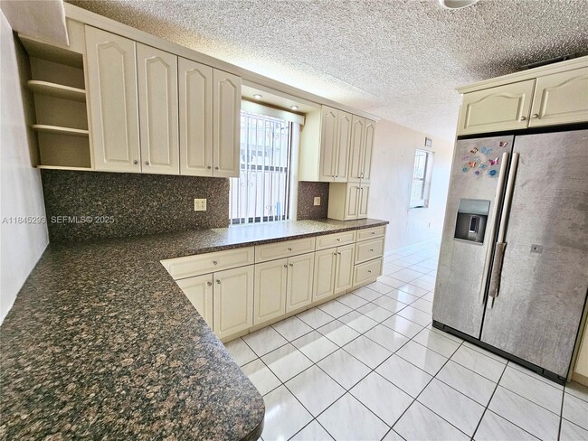 Building Photo - 4596 E 8th Ct