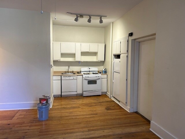 Kitchen - 1920 Emerson Ave S
