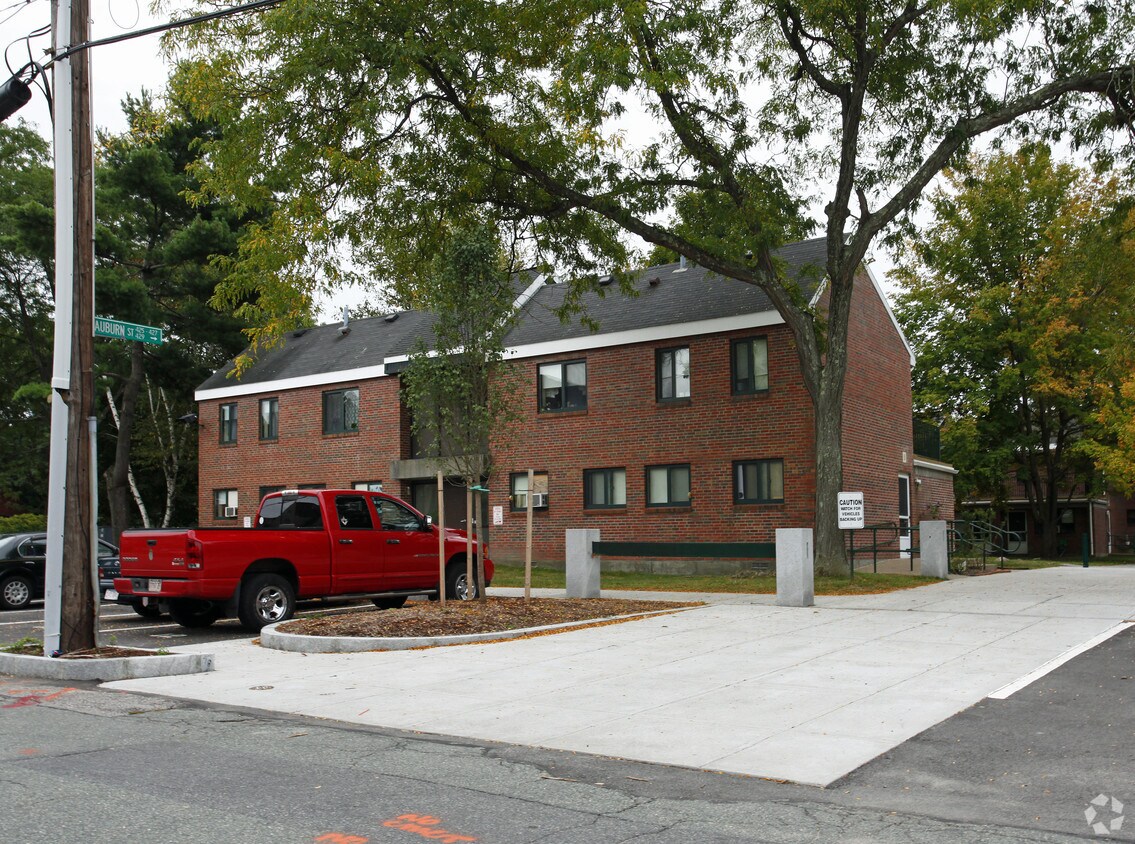 52 Ash St, Auburndale, MA 02466 Apartments in Auburndale, MA
