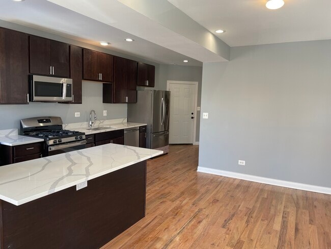 Building Photo - 1411 E 67th Pl